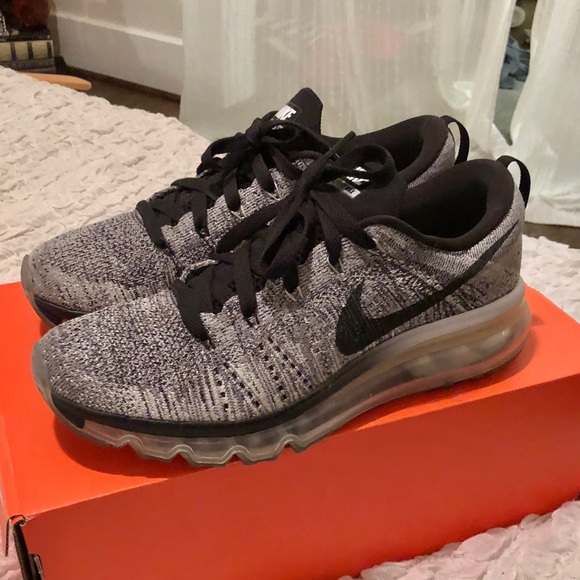 Nike Flyknit Max Oreo - Picture 2 of 8